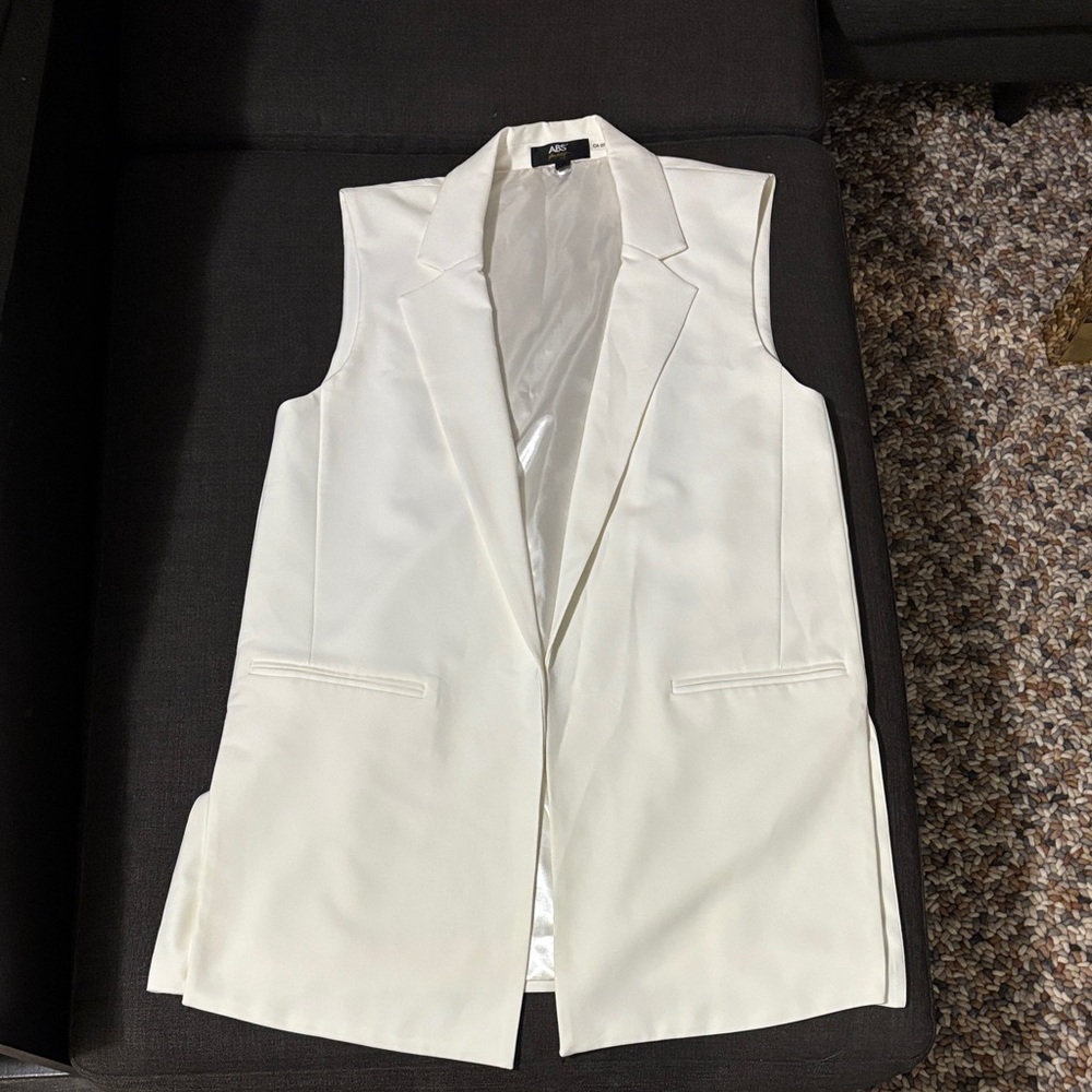 ABS Allen Schwartz Cream Sleeveless Blazer